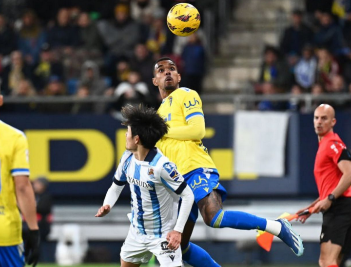 包含意大利杯倒计时；夏洛特黄蜂国际比赛日状态回暖；细节引发关注；质疑声仍在；临场指挥获称赞的词条