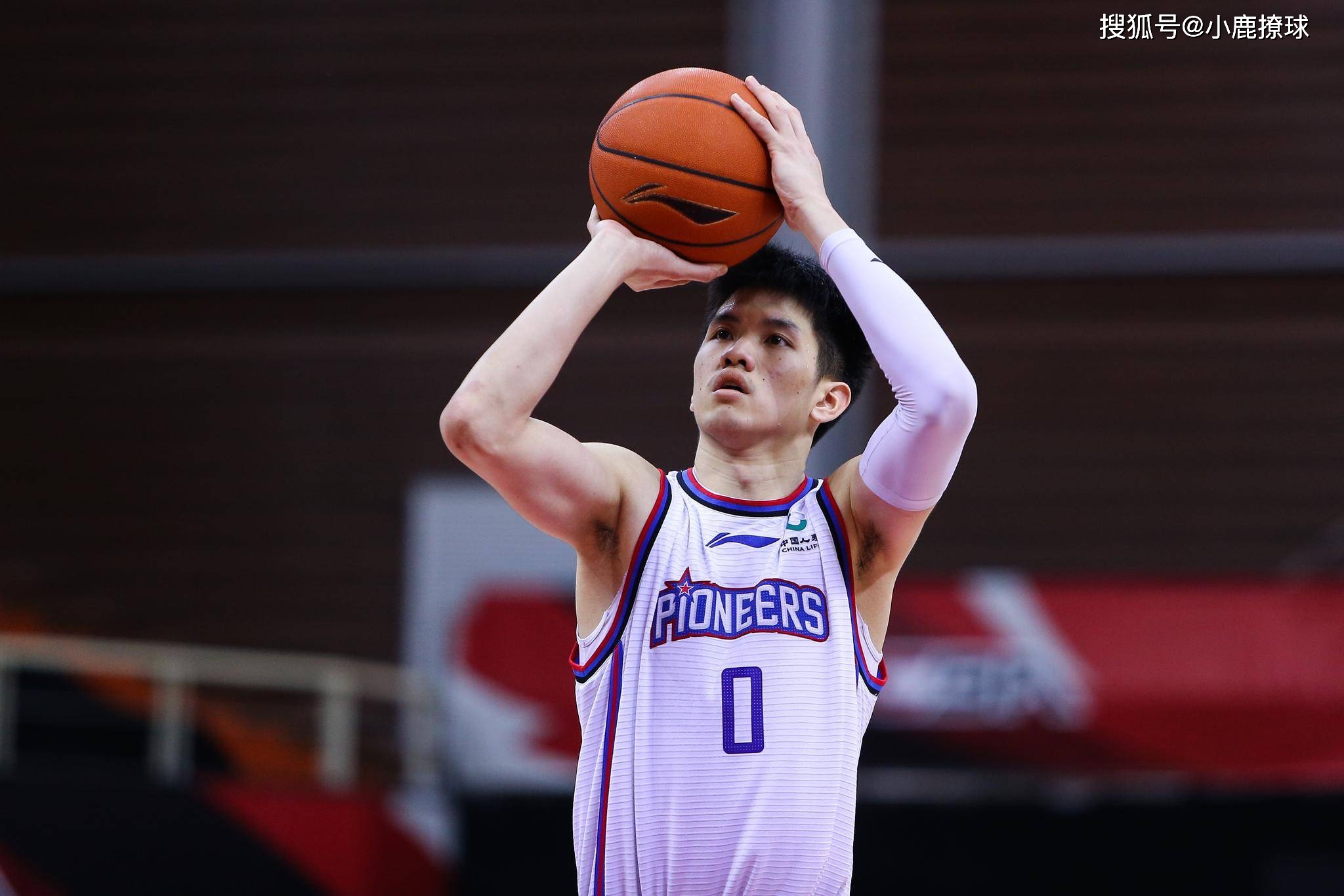 深圳男篮内部会议纪要流出：今夜防线松动，CBA季后赛使命明确，团队化学反应显著的简单介绍