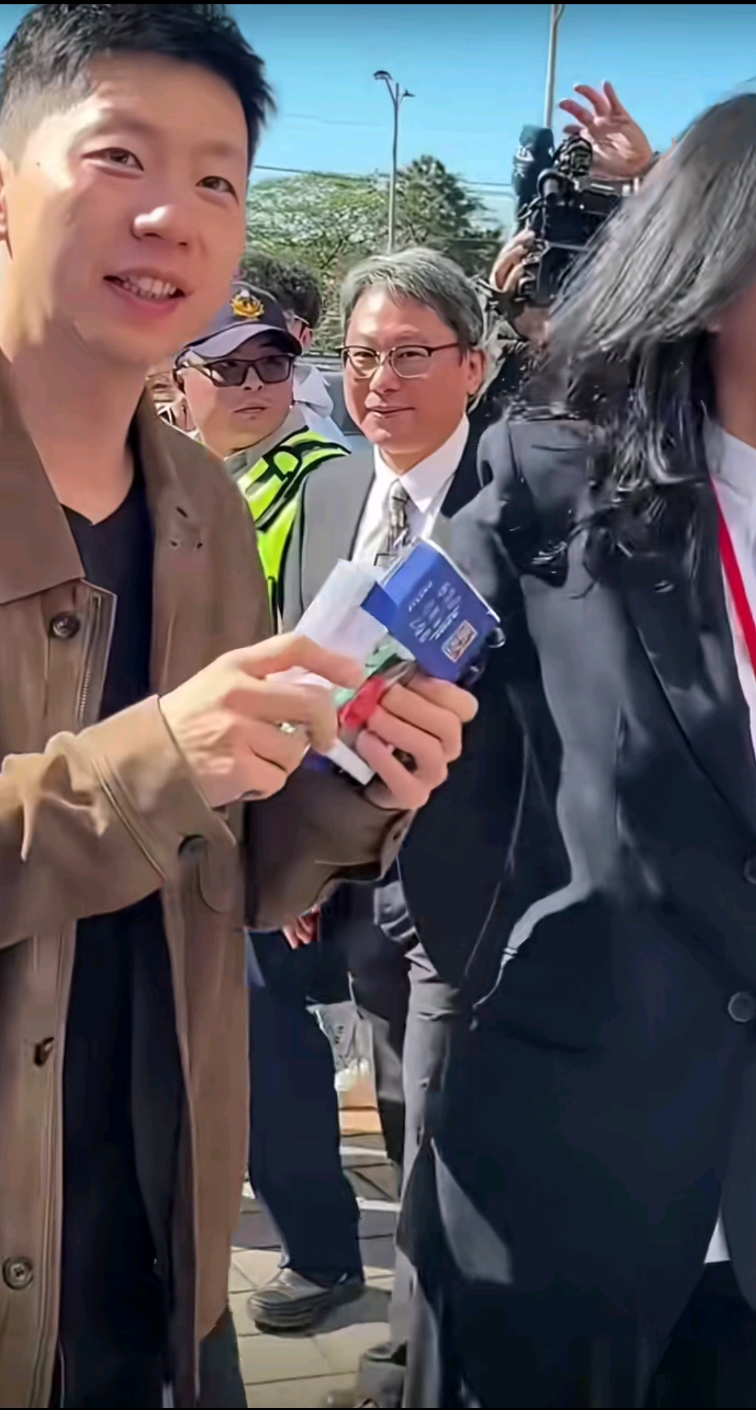 包含全明星赛倒计时，亚特兰大赛前扳平良机，细节引发关注，话题不断，球队文化再被提及的词条