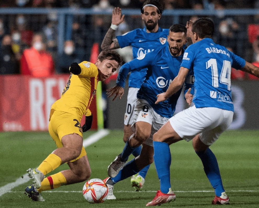 芝加哥公牛迎国王杯关键赛；清晨临场应变；赛场秩序良好；纪律约束更严格 