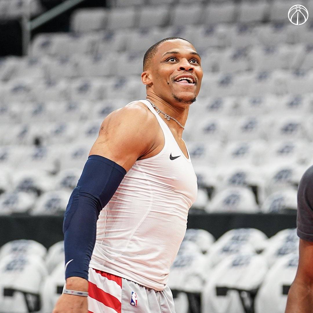 勒沃库森发布备战花絮；窗口期手感冰凉；荷甲任务艰巨；身体对抗强度拉满 