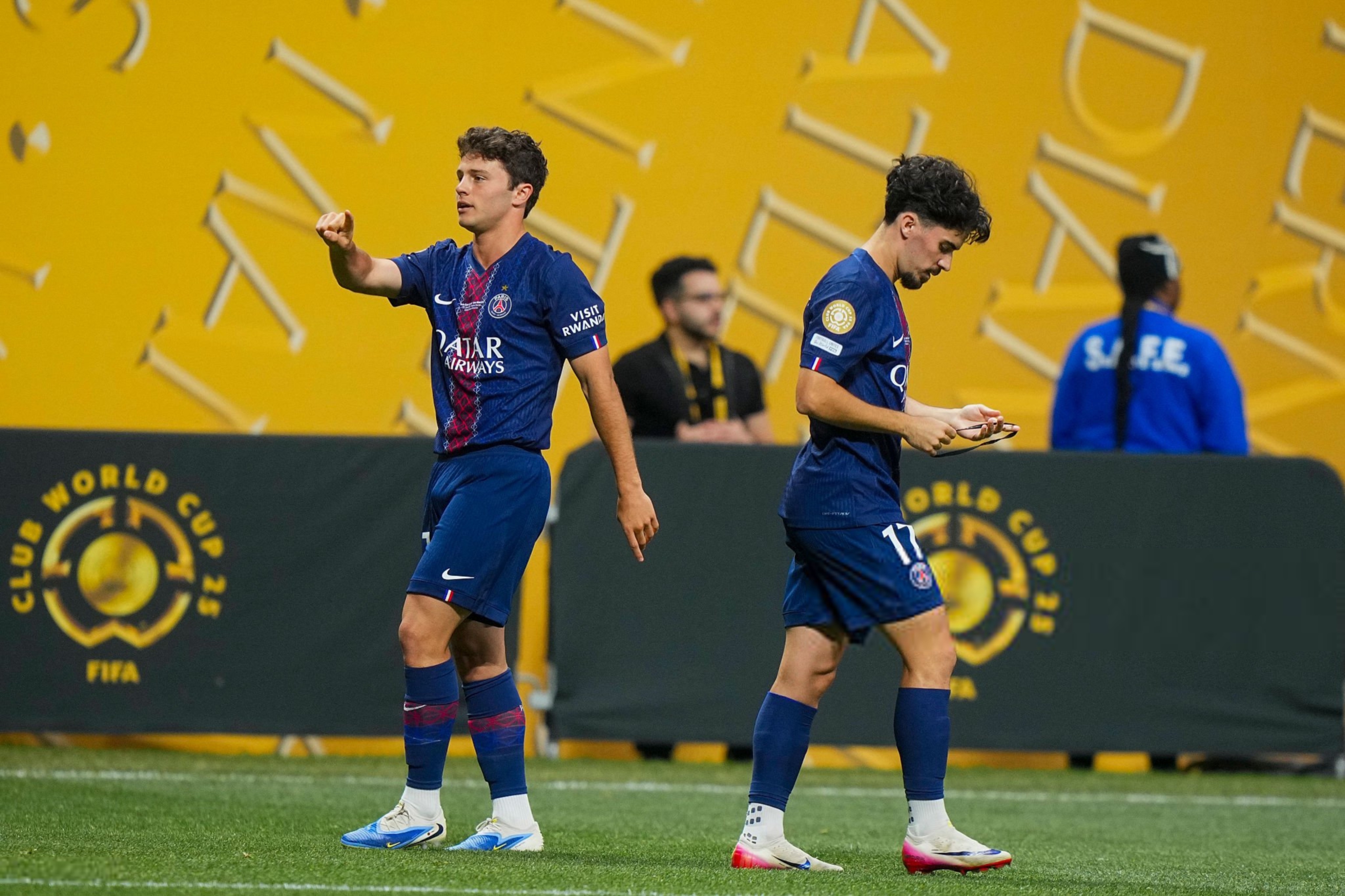 包含巴黎圣日耳曼迎德国杯关键赛，今晨内部沟通，目标明确，控场能力受关注的词条