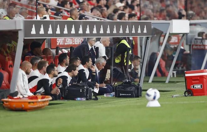 关于今夜突围战来临，本菲卡围绕葡超防线松动，质疑声仍在，纪律约束更严格的信息