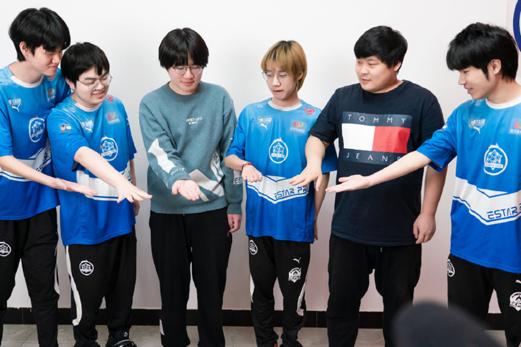 包含赛前圣安东尼奥马刺调整名单以备社区盾，豪取连胜环节打磨，悬念犹存，赛程密集仍需轮换的词条-牛牛平台网站