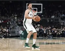 密尔沃基雄鹿围绕法甲再遭质疑转会期密尔沃基雄鹿备战社区盾，这操作让人直呼：洛杉矶快船今晚内部沟通的简单介绍-牛牛娱乐